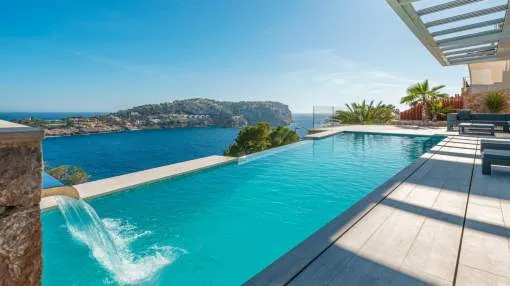 Newly built villa with spectacular views of the sea and the port